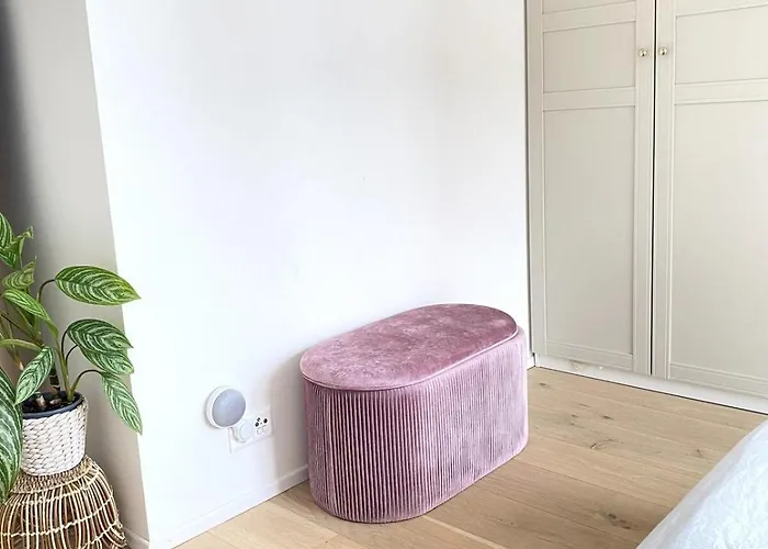 With Stunning Views- 15 Min Hb- Self Check-in