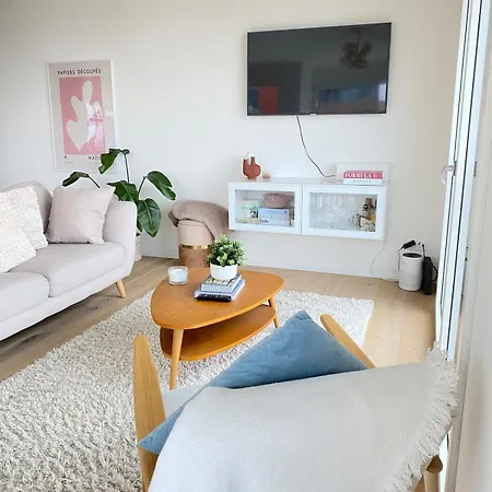 With Stunning Views- 15 Min Hb- Self Check-in زيورخ